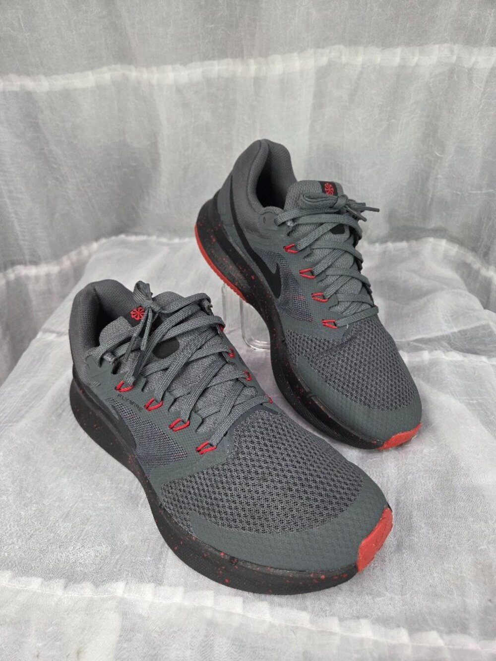 Nike Runs Swift Men's Running Shoes - Dark Grey / University Red Size 11